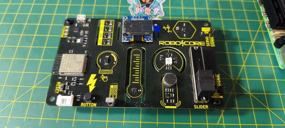 BlackBoard Wisdom ESP32 da Robocore com sensores integrados